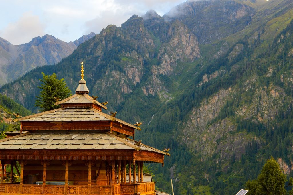Jibhi group trip with Trivanta Tours